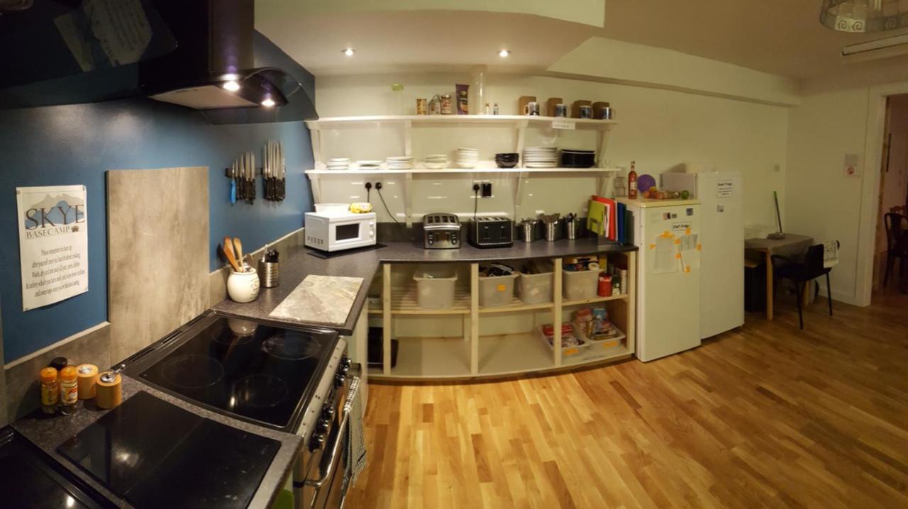 Skye Basecamp Hostel, Broadford Bay, Isle Of Skye 外观 照片