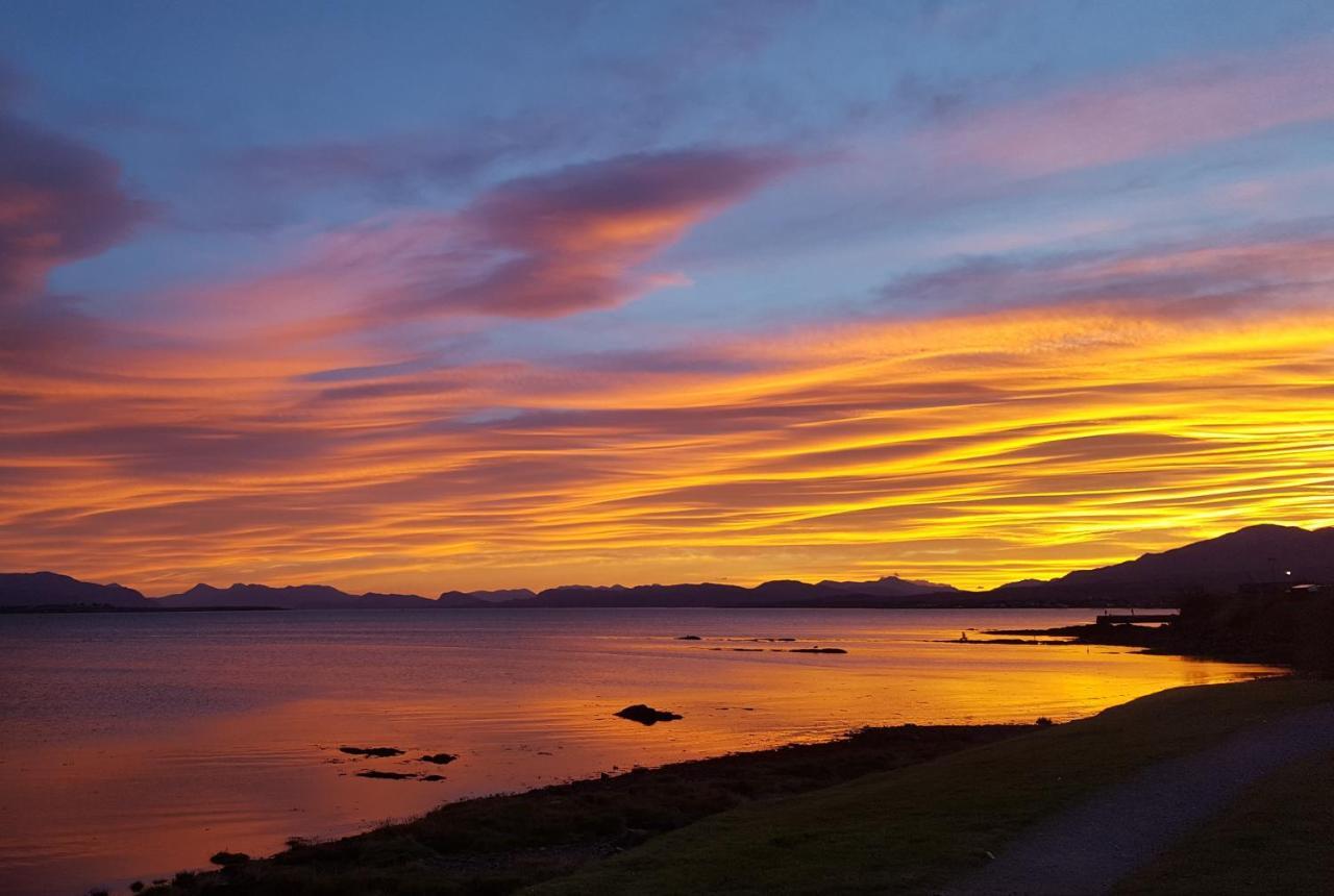 Skye Basecamp Hostel, Broadford Bay, Isle Of Skye 外观 照片
